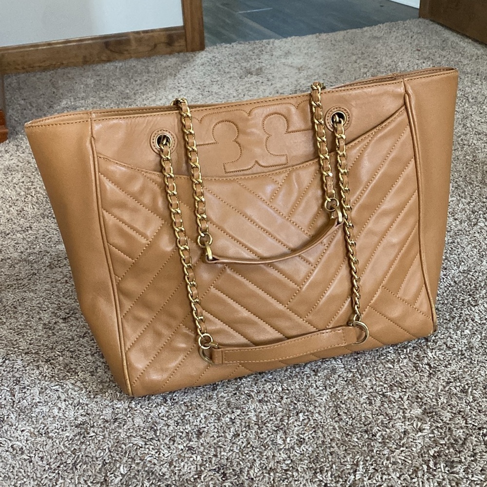SOLD Tory Burch shoulder bag in Light Camel - Picture 2 of 10